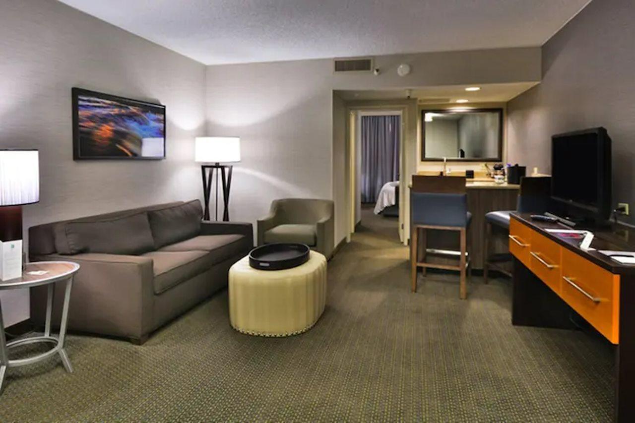 Embassy Suites By Hilton Denver Central Park Bagian luar foto