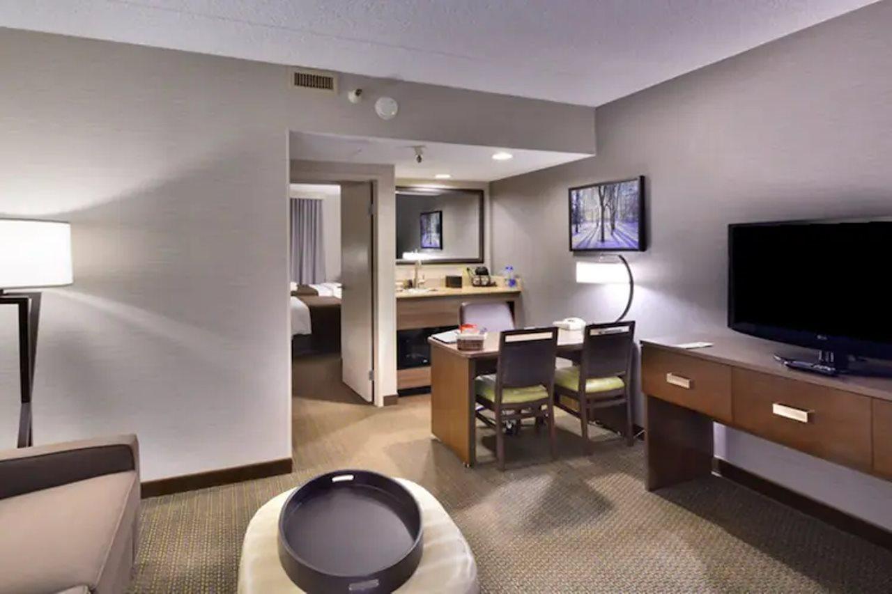 Embassy Suites By Hilton Denver Central Park Bagian luar foto