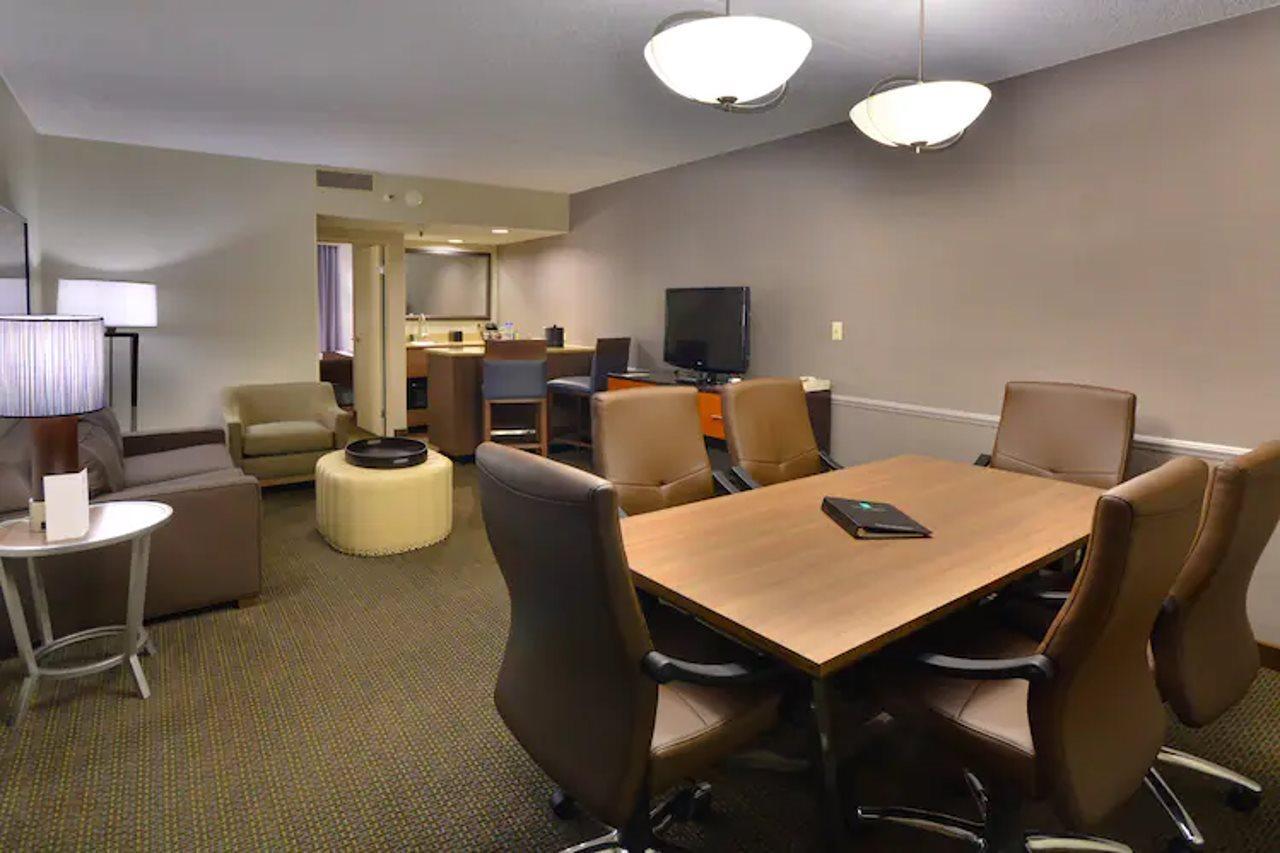 Embassy Suites By Hilton Denver Central Park Bagian luar foto