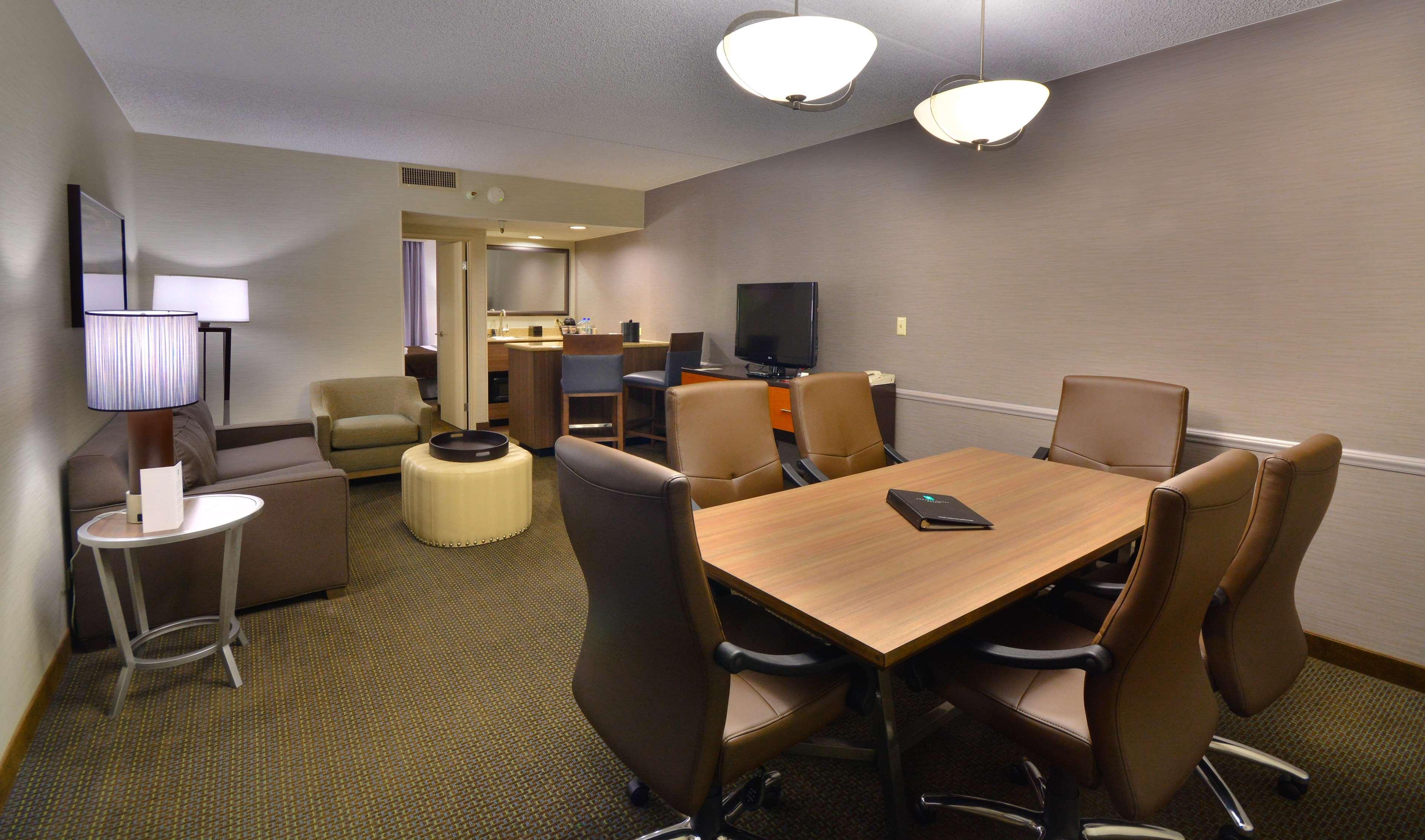 Embassy Suites By Hilton Denver Central Park Ruang foto