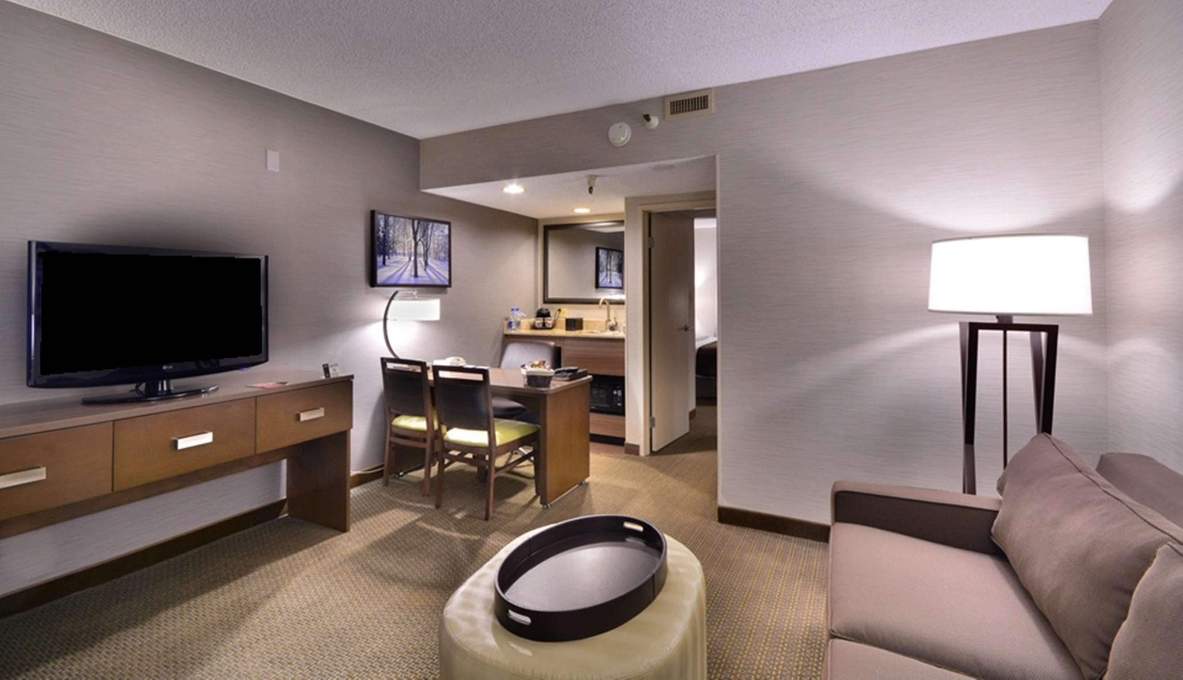 Embassy Suites By Hilton Denver Central Park Ruang foto