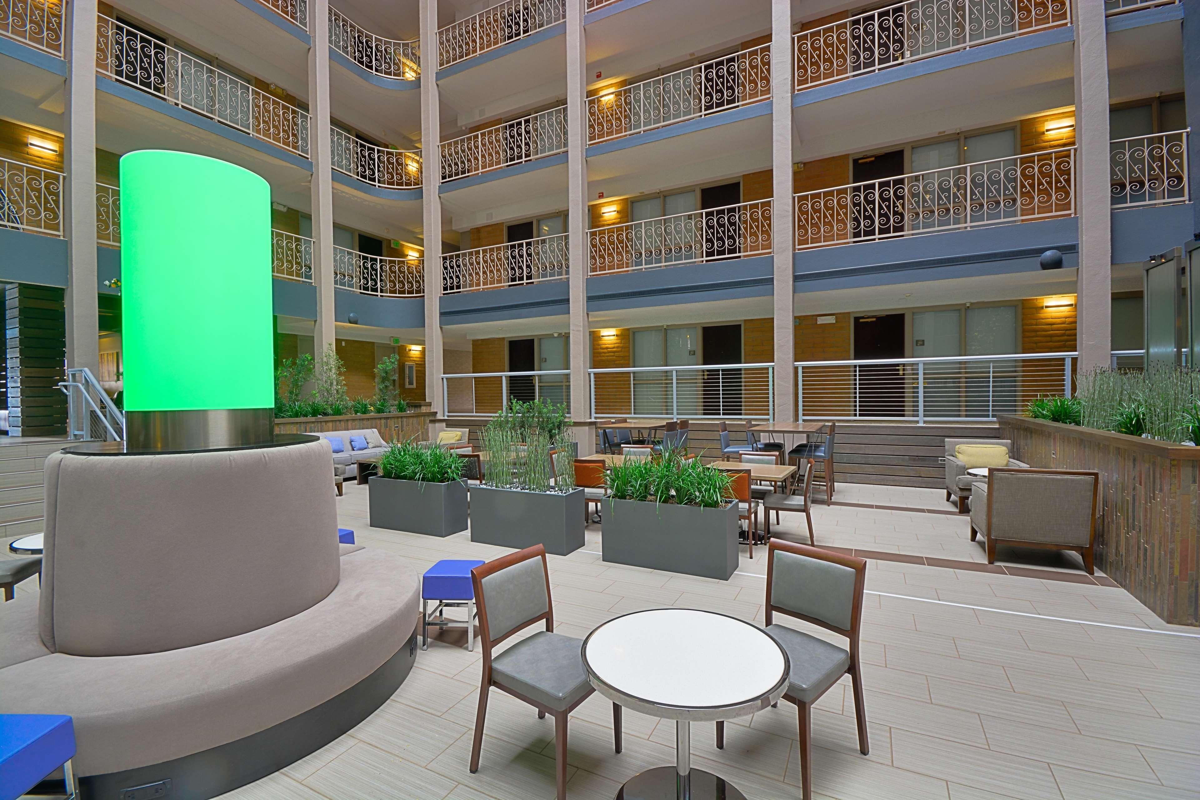Embassy Suites By Hilton Denver Central Park Interior foto