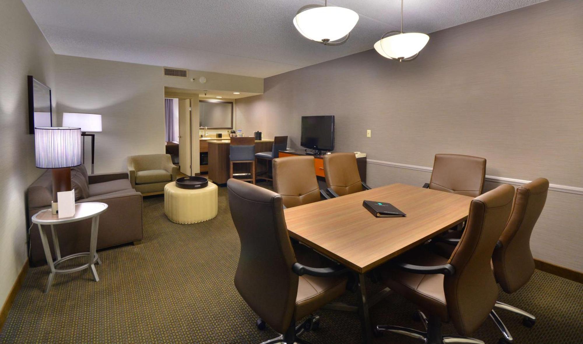 Embassy Suites By Hilton Denver Central Park Bagian luar foto