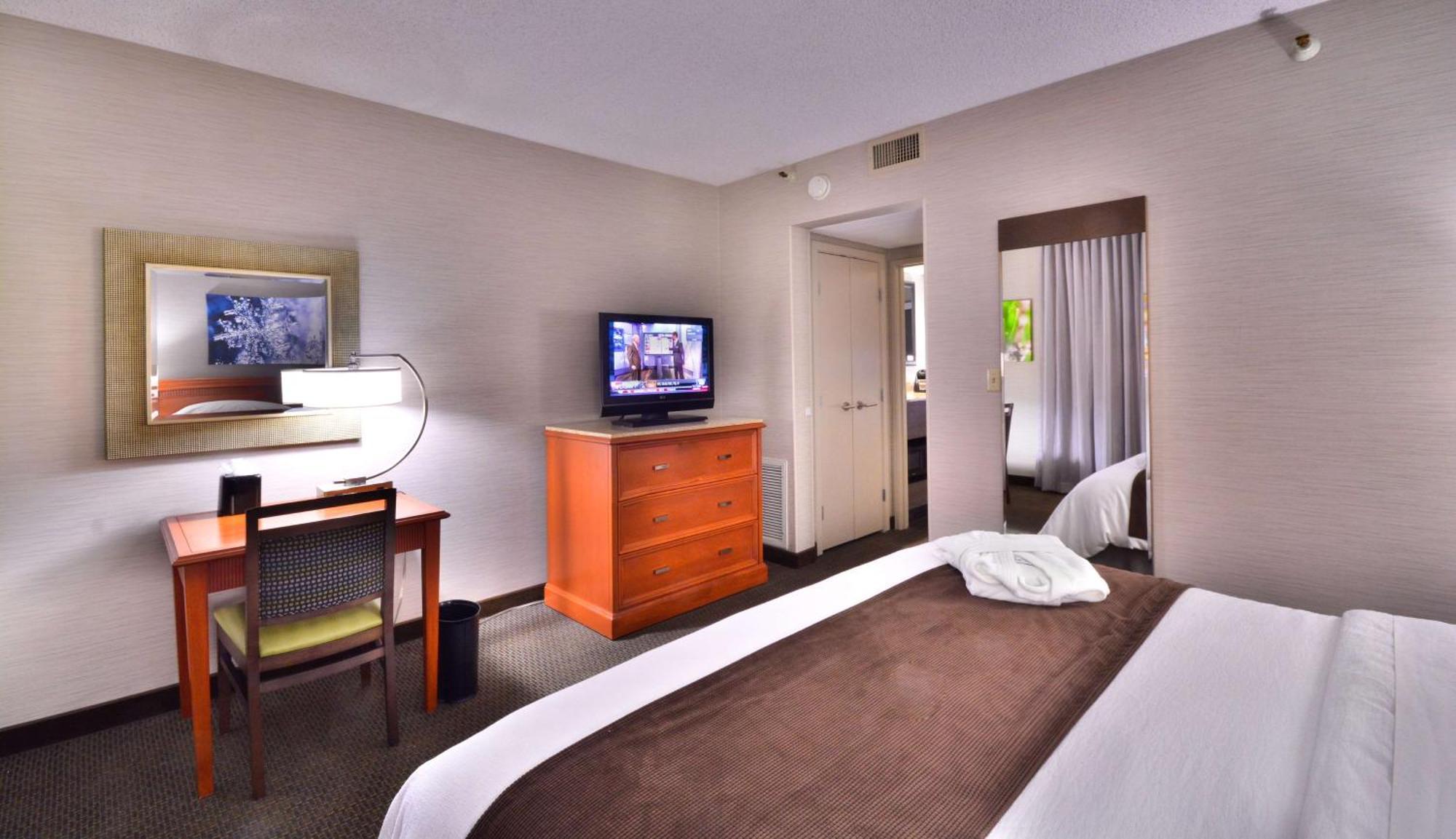 Embassy Suites By Hilton Denver Central Park Bagian luar foto