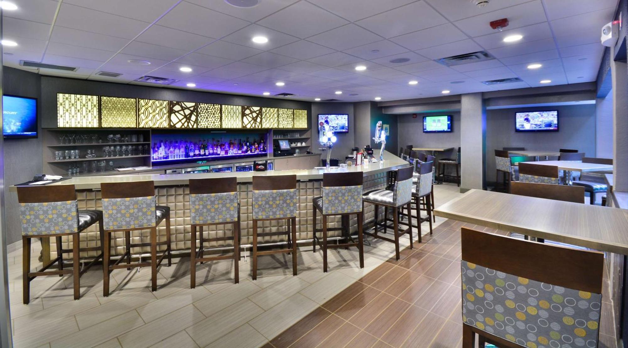 Embassy Suites By Hilton Denver Central Park Bagian luar foto