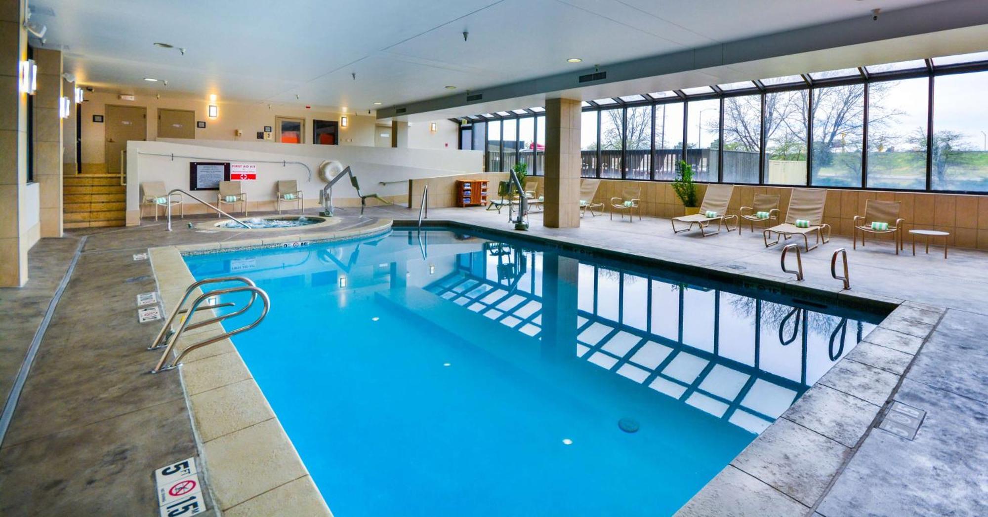 Embassy Suites By Hilton Denver Central Park Bagian luar foto