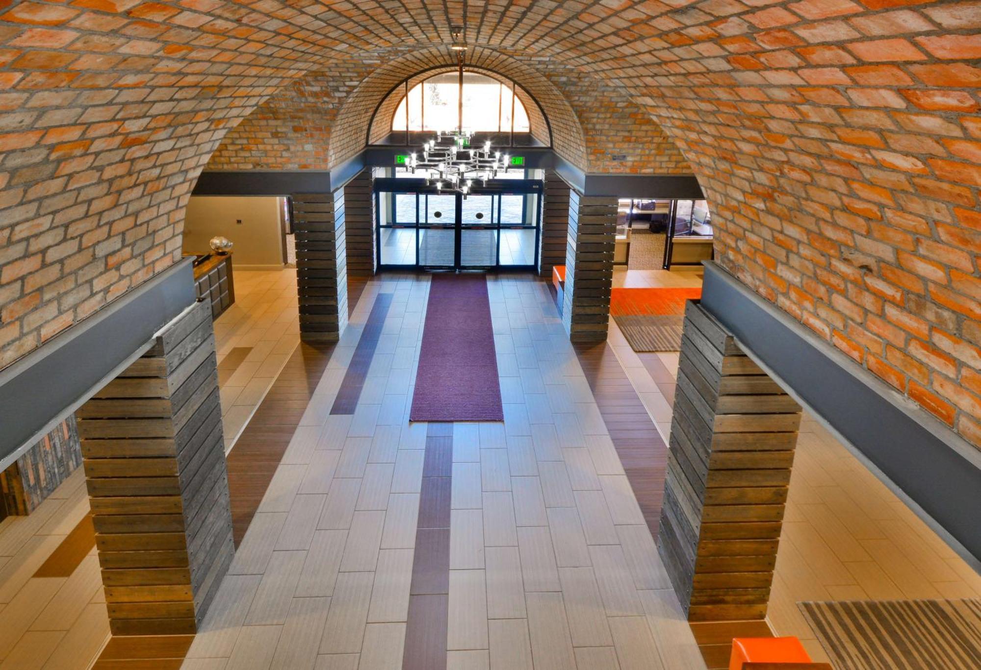 Embassy Suites By Hilton Denver Central Park Bagian luar foto