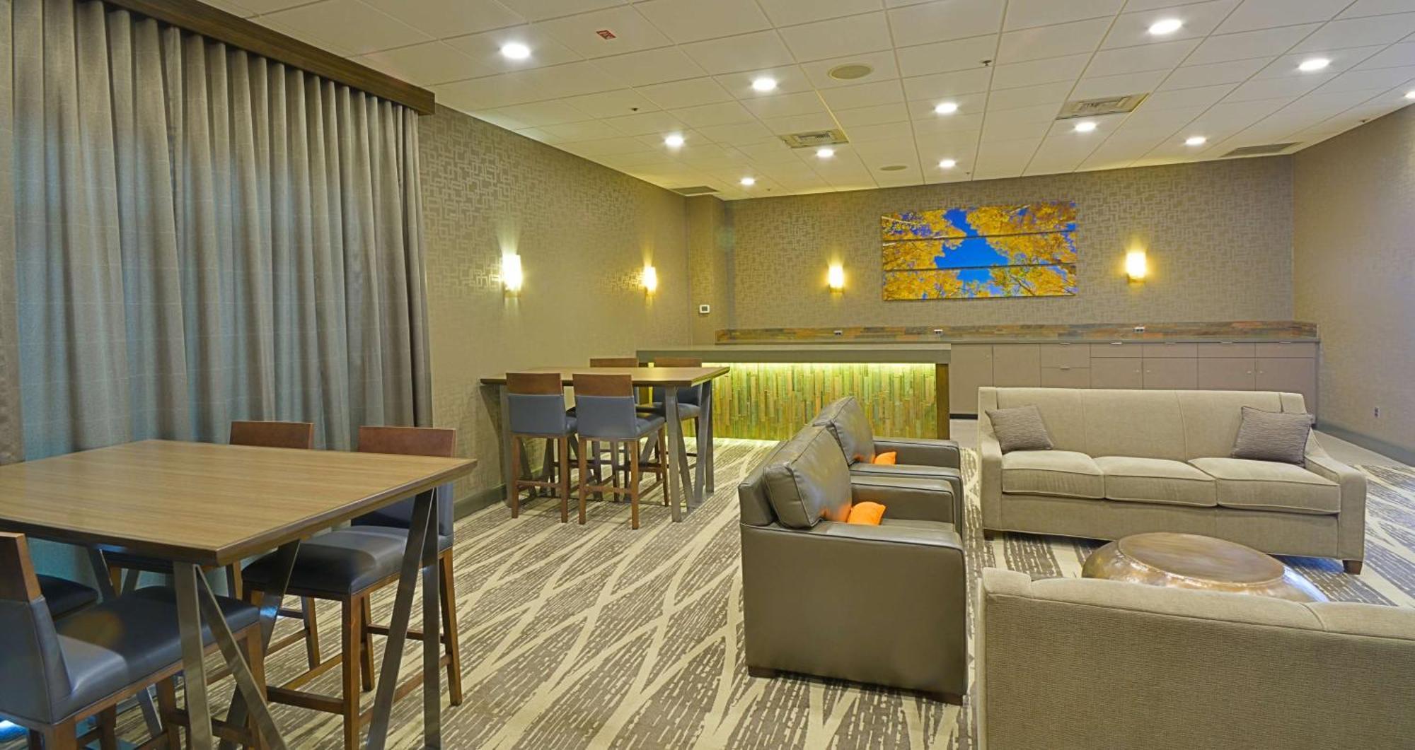 Embassy Suites By Hilton Denver Central Park Bagian luar foto