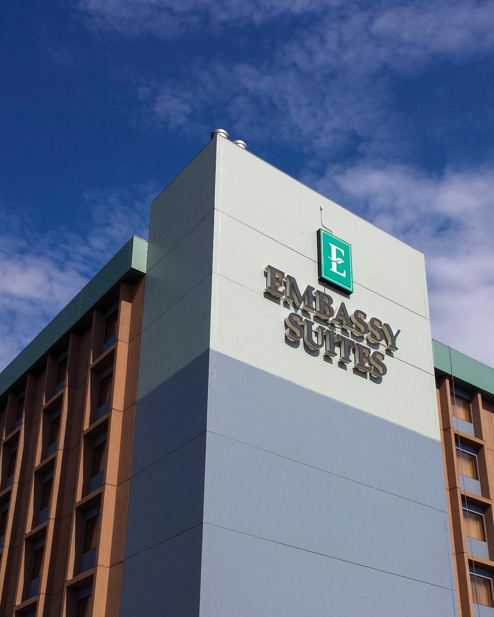 Embassy Suites By Hilton Denver Central Park Bagian luar foto