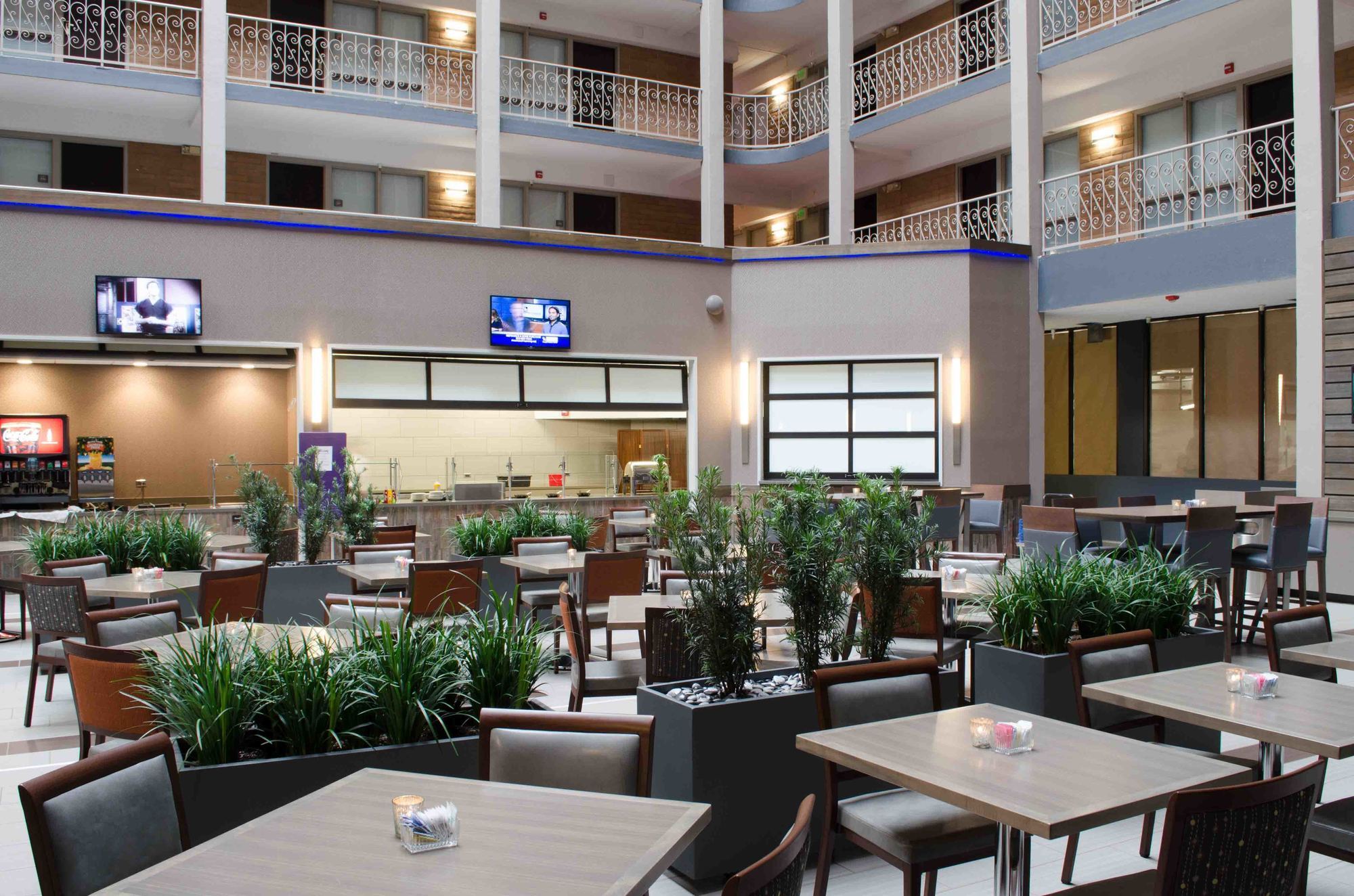 Embassy Suites By Hilton Denver Central Park Restoran foto