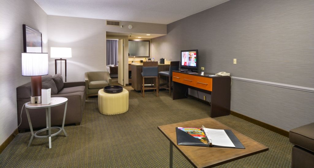 Embassy Suites By Hilton Denver Central Park Ruang foto