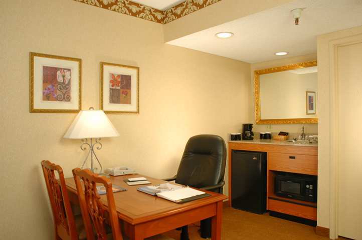 Embassy Suites By Hilton Denver Central Park Bagian luar foto