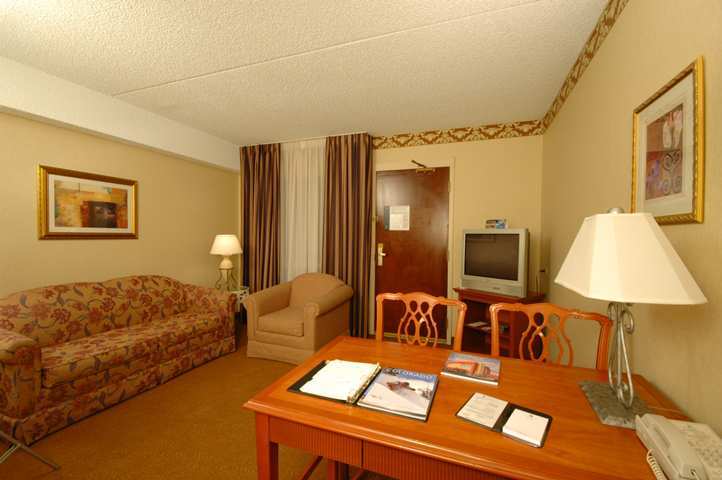 Embassy Suites By Hilton Denver Central Park Bagian luar foto