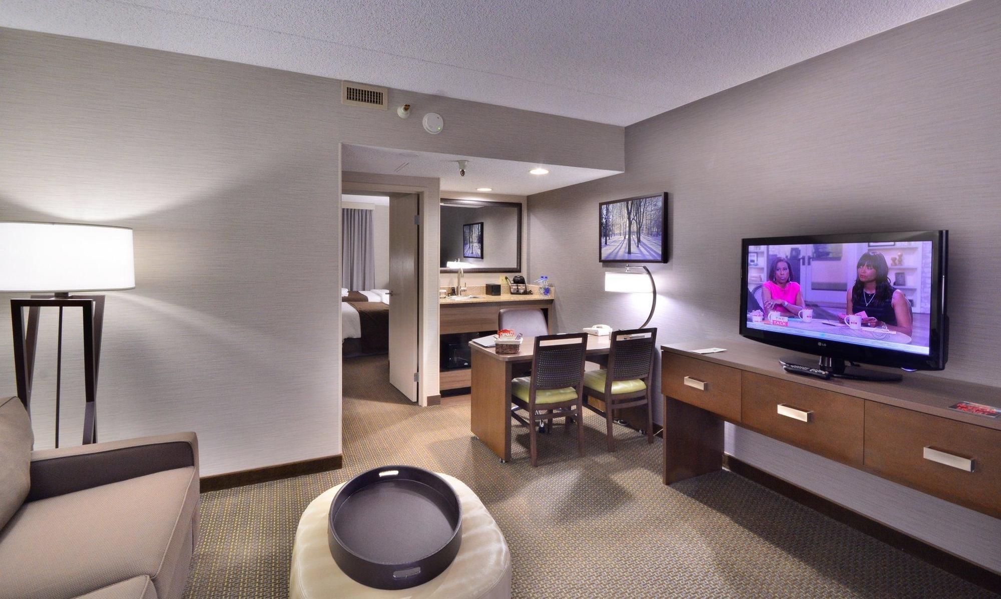 Embassy Suites By Hilton Denver Central Park Ruang foto
