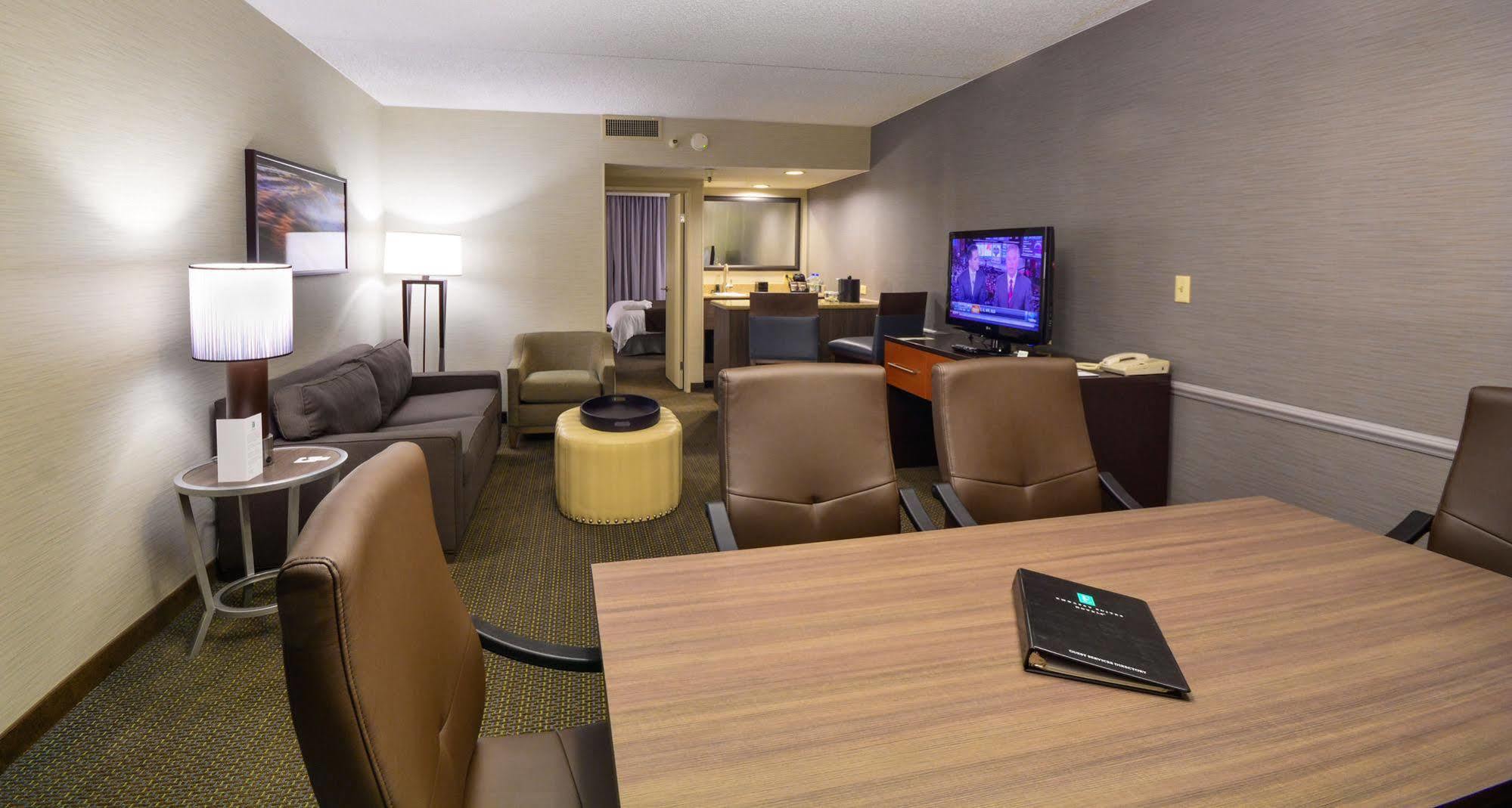 Embassy Suites By Hilton Denver Central Park Ruang foto