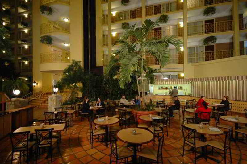 Embassy Suites By Hilton Denver Central Park Bagian luar foto
